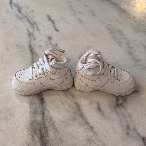 Nike Kids White High-Top Sneakers - Picture 2 of 4